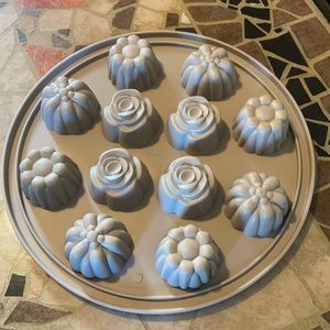 The Pampered Chef Silicone Flowers Mold